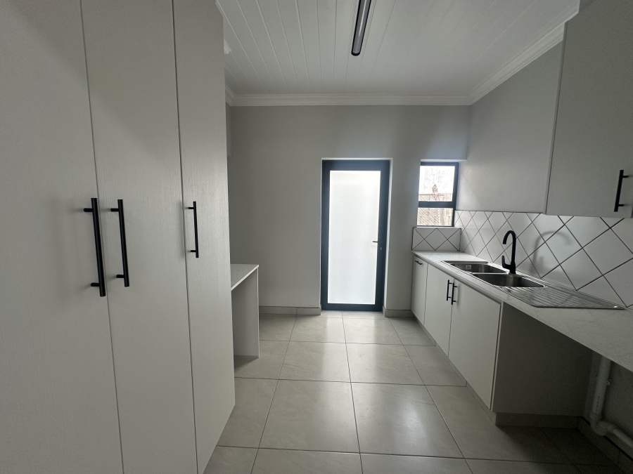 3 Bedroom Property for Sale in Fraaiuitsig Western Cape